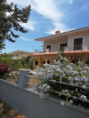 Sounio , Garden house